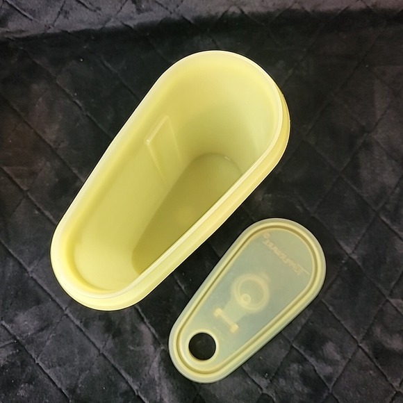 Vintage Tupperware Beverage Buddy Pitcher 1 Qt w Lid Yellow 792 793 - Picture 6 of 11